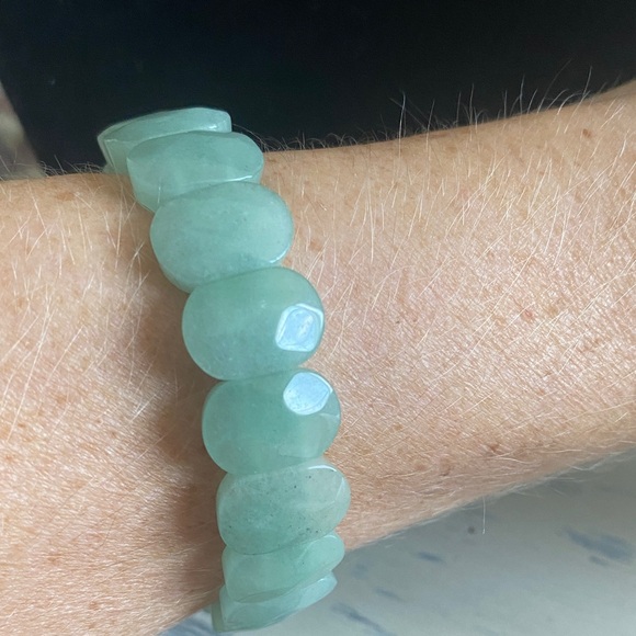 Australian Jade Stretchy Stone Bracelet - Picture 5 of 5